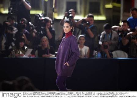 (151212) -- SANYA, Dec. 12, 2015 -- A contestant of the 65th Miss World Competition takes part in a model show in Sanya, south China s Hainan Province, Dec. 12, 2015. The final of the 2015 Miss World beauty pageant will he held in Sanya of south China s Hainan Province on Dec. 19. ) (dhf) CHINA-HAINAN-MISS WORLD-COMPETITION (CN) YangxGuanyu 