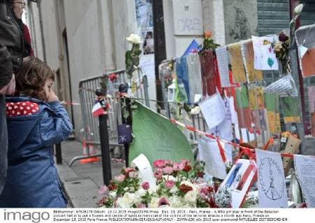 Dec. 13, 2015 - Paris, France - A little girl stay in front of the Bataclan concert hall in to put a flowers and candle of lights in memorial of the victims of the terrorist attacks a month ago Paris, France on December 13, 2015 Paris France  - ZUMAn230
