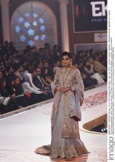 Dec. 13, 2015 - Lahore, Punjab, Pakistan - Pakistani model presents the creation of the famous designer Erum Khan the last day of Telenor Fashion Bridal Couture Week in Lahore. Lahore Pakistan - ZUMAp133