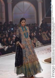 Dec. 13, 2015 - Lahore, Punjab, Pakistan - Pakistani model presents the creation of the famous designer Arsalan Iqbal the last day of Telenor Fashion Bridal Couture Week in Lahore. Lahore Pakistan - ZUMAp133