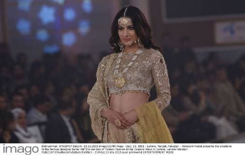 Dec. 13, 2015 - Lahore, Punjab, Pakistan - Pakistani model presents the creations of the famous designer Sahar Atif the last day of Telenor Fashion Bridal Couture Week in Lahore. Lahore Pakistan - ZUMAp133