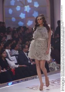 Dec. 13, 2015 - Lahore, Punjab, Pakistan - Pakistani model presents the creations of the famous designer Sahar Atif the last day of Telenor Fashion Bridal Couture Week in Lahore. Lahore Pakistan - ZUMAp133