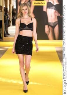 Model bei der Wonderbra Fashion Show im El Corte Ingles. Madrid, 15.12.2015 Foto:xDyDxFotografosx xFuturexImage
