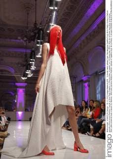 A model wear pieces from the designer Agatha Ruiz de la Prada during a fashion parade of the event Fashion Trends at the Club Uruguay in Montevideo, Uruguay, on 15 December 2015. Ruiz de la Prada says thar she belive that Latin America lives a boom for fashion. EFE Juan Ignacio Mazzoni Fashion parade of Agatha Ruiz de la Prada in Urugya MON09  !ACHTUNG: NUR REDAKTIONELLE NUTZUNG!