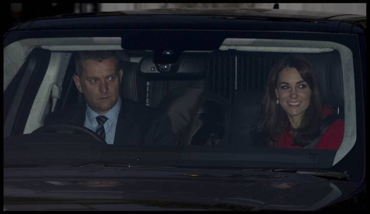 . 16 12 2015. London, United Kingdom. The Queen s Christmas Lunch. The Duchess of Cambridge leaves Buckingham Palace, with a baby seat in the back of the car, after The Queens lunch.  xAndrewxParsonsx xi-Imagesx IIM-11588-0019