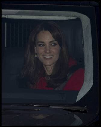 . 16 12 2015. London, United Kingdom. The Queen s Christmas Lunch. The Duchess of Cambridge leaves Buckingham Palace, with a baby seat in the back of the car, after The Queens lunch.  xAndrewxParsonsx xi-Imagesx IIM-11588-0020