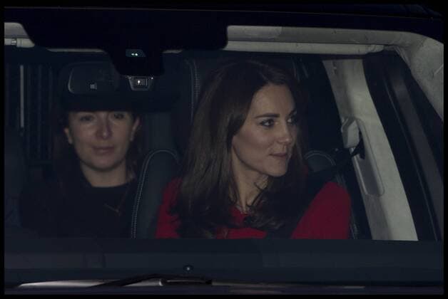 . 16 12 2015. London, United Kingdom. The Queen s Christmas Lunch. The Duchess of Cambridge leaves Buckingham Palace, with a baby seat in the back of the car, after The Queens lunch.  xAndrewxParsonsx xi-Imagesx IIM-11588-0021