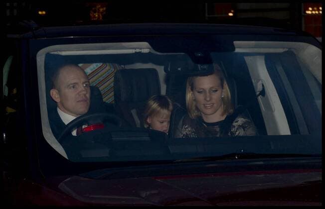 . 16 12 2015. London, United Kingdom. The Queen s Christmas Lunch. Zara Phillips and Mike Tindall leave Buckingham Palace,with a full of presents, after The Queens lunch.  xAndrewxParsonsx xi-Imagesx IIM-11588-0025