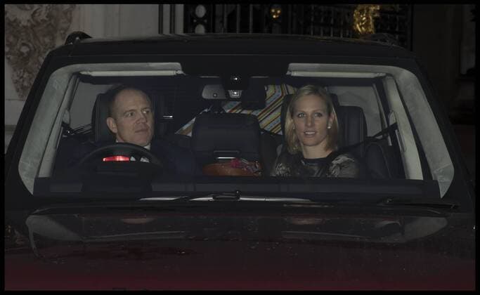 . 16 12 2015. London, United Kingdom. The Queen s Christmas Lunch. Zara Phillips and Mike Tindall leave Buckingham Palace,with a full of presents, after The Queens lunch.  xAndrewxParsonsx xi-Imagesx IIM-11588-0026