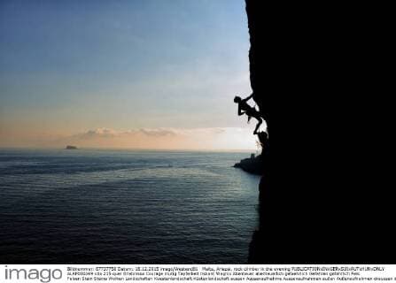 Malta, Arlapsi, rock climber in the evening  ALRF000269