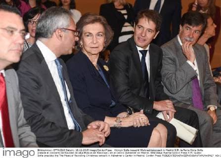 Königin Sofia besucht Weihnachtskonzert in Madrid S.M. la Reina Dona Sofia preside el concierto de Navidad de ?La Musica del Reciclaje en el Centro Alzheimer en Madrid. 588 Diego Puerta Cordon Press H.M. Queen Sofia presides the The Music of Recycling Christmas concert in Alzheimer s Center in Madrid. Cordon Press 