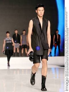 (151222) -- BEIJING, Dec. 21, 2015 -- A contestant takes part in the finals of 2015 Stellar New Face International Model Contest in Beijing, capital of China, Dec. 21, 2015. ) (lfj) CHINA-BEIJING-MODEL CONTEST (CN) ChenxJianli 