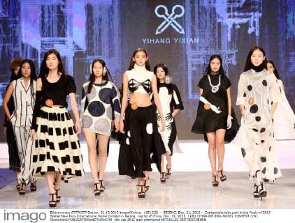 (151222) -- BEIJING, Dec. 21, 2015 -- Contestants take part in the finals of 2015 Stellar New Face International Model Contest in Beijing, capital of China, Dec. 21, 2015. ) (lfj) CHINA-BEIJING-MODEL CONTEST (CN) ChenxJianli 