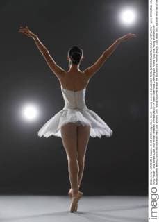 Young women dance ballet  cpmh-97202f06z