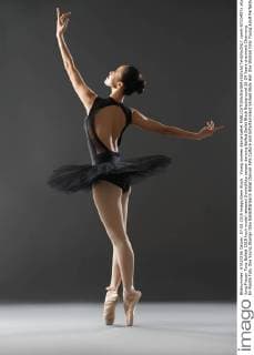 Young women dance ballet  cpmh-97224f07z