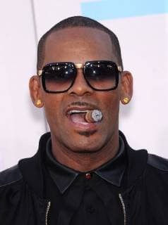 Nov. 24, 2013 - Los Angeles, California, U.S. - R Kelly arrives for the American Music Awards 2013 at the Nokia theater. - ZUMAo05