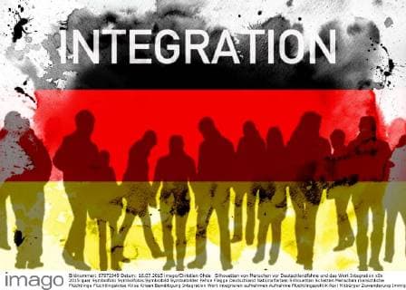 Silhouetten von Menschen vor Deutschlandfahne und das Wort Integration ** NUR FUER REDAKTIONELLE ZWECKE ** EDITORIAL USE ONLY **