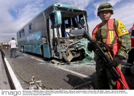 Schwerer Verkehrsunfall in Mexiko Dec. 28, 2015 - Mexico - Schwerer Unfall auf der Autobahn Circuito Exterior Mexiquense  - ZUMAu78_