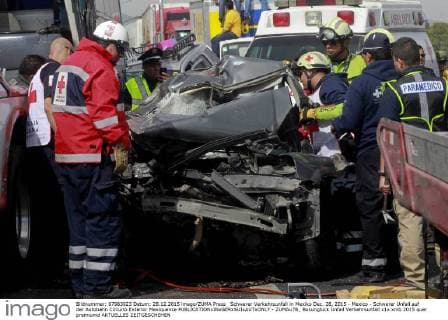 Schwerer Verkehrsunfall in Mexiko Dec. 28, 2015 - Mexico - Schwerer Unfall auf der Autobahn Circuito Exterior Mexiquense  - ZUMAu78_