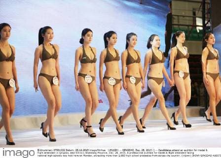 (151229) -- QINGDAO, Dec. 28, 2015 () -- Candidates attend an audition for model & flight attendant in Qingdao, east China s Shandong Province, Dec. 28, 2015. A professional audition for model & flight attendant facing national high schools was held here on Monday, attracting more than 1,000 high school graduates from across the country. () (zwx) CHINA-QINGDAO-AUDITION FOR MODEL & FLIGHT ATTENDANT(CN) Xinhua 