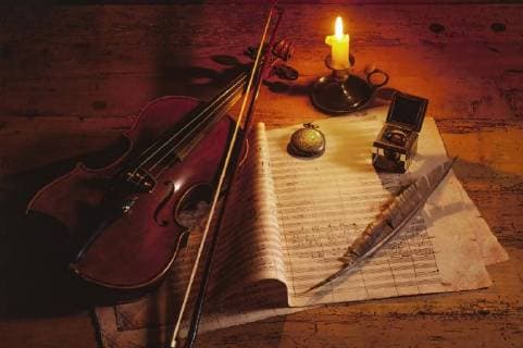 Violine mit Notenblatt und Schreibfeder im Kerzenlicht Copyright: imageBROKER/HelmutxMeyerxzurxCapellen ibxmzc04294241.jpg