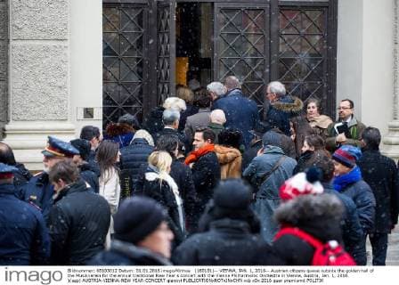 (160101)-- VIENNA, JAN. 1, 2016-- Austrian citizens queue outside the golden hall of the Musikverein for the annual traditional New Year s concert with the Vienna Philharmonic Orchestra in Vienna, Austria, Jan. 1, 2016. )(azp) AUSTRIA-VIENNA-NEW YEAR-CONCERT qianxyi 