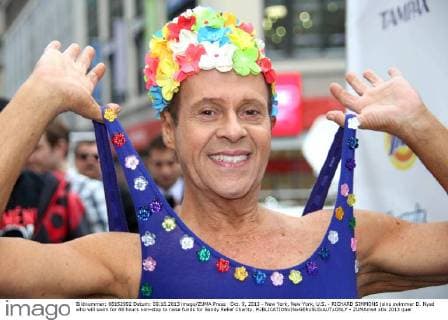 Oct. 9, 2013 - New York, New York, U.S. - RICHARD SIMMONS joins swimmer D. Nyad who will swim for 48 hours non-stop to raise funds for Sandy Relief Charity. - ZUMAms4