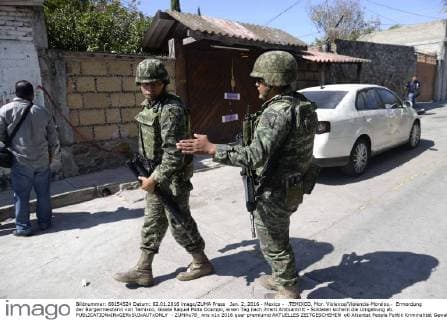 Jan. 2, 2016 - Mexico - .TEMIXCO, Mor. Violence Violencia-Morelos.- Ermordung der Bürgermeisterin von Temixco, Gisela Raquel Mota Ocampo, einen Tag nach ihrem Amtsantritt - Soldaten sichern die Umgebung ab.  - ZUMAu78_