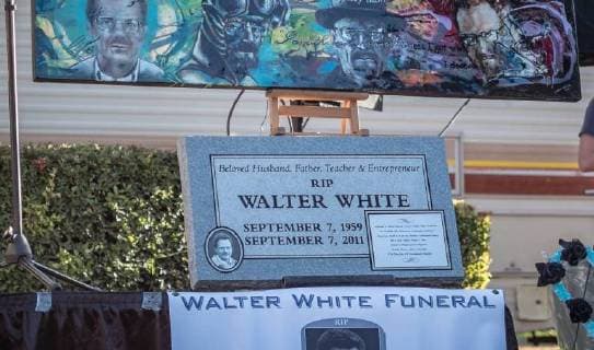Oct. 17, 2013 - Albuquerque, New Mexico, U.S. - Roberto E. Rosales.The Breaking Bad character was buried at Sunset Memorial Gardens on Saturday with a large crowd on hand to say goodbye to their beloved character. .Albuquerque, New Mexico(Albuquerque Journal)Roberto E. Rosales - ZUMAab1