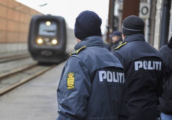 dänische Grenzkontrolle Kontrolle am dänischen Bahnhof Pattburg (Padborg) in unmittelbaren Nähe zur deutsch-dänischen Grenze. Personen ohne gültige Ausweispapiere wird die Weiterreise durchs Königreich verwehrt.