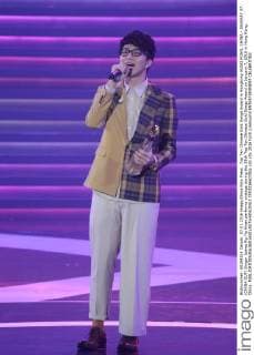 Top Ten Chinese Gold Songs Award in Hongkong HONG KONG, CHINA - JANUARY 07: (CHINA OUT) Singer James Ng Yip Kwan performs onstage during the 38th Top Ten Chinese Gold Songs Award on January 7, 2016 in Hong Kong, China.  CFP22366078sp