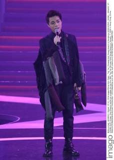 Top Ten Chinese Gold Songs Award in Hongkong HONG KONG, CHINA - JANUARY 07: (CHINA OUT) Singer Hins Cheung performs onstage during the 38th Top Ten Chinese Gold Songs Award on January 7, 2016 in Hong Kong, China.  CFP22366081sp