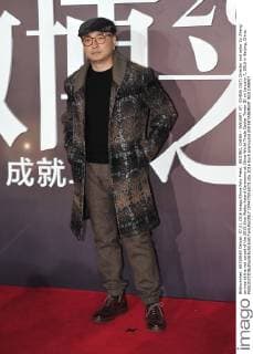BEIJING, CHINA - JANUARY 07: (CHINA OUT) Director and actor Xu Zheng arrives at the red carpet of the 2015 Sina Weibo Award Ceremony at China World Trade Center Tower III on January 7, 2016 in Beijing, China.  CFP477916073