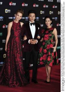 BEIJING, CHINA - JANUARY 07: (CHINA OUT) Actress Ada Choi (L) and husband Max Zhang (C),and actress Athena Chu arrive at the red carpet of the 2015 Sina Weibo Award Ceremony at China World Trade Center Tower III on January 7, 2016 in Beijing, China.  CFP477916086