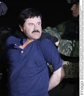 Mexican drug lord Joaquin El Chapo Guzman is conducted by the authorities to an helicopter of the Mexican Army in Los Mochis, Sinaloa, Mexico, on 8 January 2016, to be transferred to the proson from which he escaped last 11 July 2015. El Chapo Guzman is transferred by the authorities to the prison from which he escaped !ACHTUNG: NUR REDAKTIONELLE NUTZUNG!  MEX30 20160109-635879158972974862