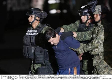 Mexican drug lord Joaquin El Chapo Guzman is conducted by the authorities to an helicopter of the Mexican Army in Los Mochis, Sinaloa, Mexico, on 8 January 2016, to be transferred to the proson from which he escaped last 11 July 2015. El Chapo Guzman is transferred by the authorities to the prison from which he escaped !ACHTUNG: NUR REDAKTIONELLE NUTZUNG!  MEX30 20160109-635879158993410862