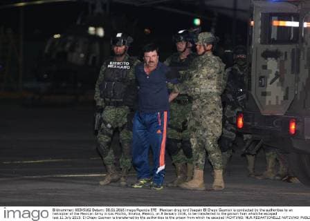 Mexican drug lord Joaquin El Chapo Guzman is conducted by the authorities to an helicopter of the Mexican Army in Los Mochis, Sinaloa, Mexico, on 8 January 2016, to be transferred to the proson from which he escaped last 11 July 2015. El Chapo Guzman is transferred by the authorities to the prison from which he escaped !ACHTUNG: NUR REDAKTIONELLE NUTZUNG!  MEX30 20160109-635879159620686862