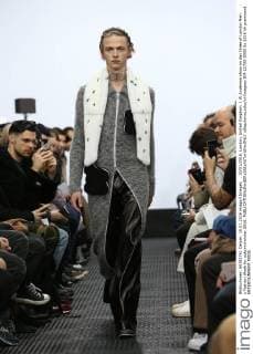 . 10 01 2016. London, United Kingdom. J.W.Anderson show on day three of London Men s Fashion Week for autumn winter 2016.  xStephenxLockx xi-Imagesx IIM-11705-0005