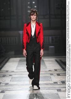 London Fashion Week: Alexander McQueen Modenschau . 10 01 2016. London, United Kingdom. Alexander McQueen show on day three of London Men s Fashion Week .  xStephenxLockx xi-Imagesx IIM-11707-0001
