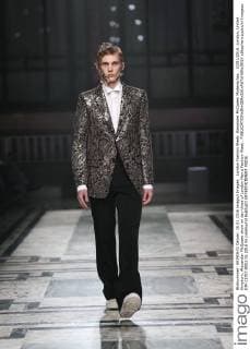 London Fashion Week: Alexander McQueen Modenschau . 10 01 2016. London, United Kingdom. Alexander McQueen show on day three of London Men s Fashion Week .  xStephenxLockx xi-Imagesx IIM-11707-0002