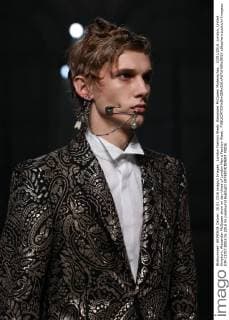 London Fashion Week: Alexander McQueen Modenschau . 10 01 2016. London, United Kingdom. Alexander McQueen show on day three of London Men s Fashion Week .  xStephenxLockx xi-Imagesx IIM-11707-0003