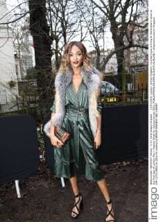 . 11 01 2016. London, United Kingdom. Jourdan Dunn arriving at the Burberry show on the final day of London Men s Fashion Week for autumn winter 2016.  xStephenxLockx xi-Imagesx IIM-11713-0003