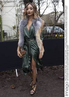 . 11 01 2016. London, United Kingdom. Jourdan Dunn arriving for the Burberry show on the final day of London Men s Fashion Week for autumn winter 2016.  xStephenxLockx xi-Imagesx IIM-11713-0013