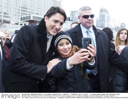 (160113) -- TORONTO, Jan. 13, 2016 -- A woman takes a selfie with Canadian Prime Minister Justin Trudeau(L) in front of Toronto City Hall in Toronto, Canada, Jan. 13, 2016. Canadian Prime Minister Justin Trudeau made his first official visit to Toronto City Hall on Wednesday. ) CANADA-TORONTO-PRIME MINISTER-JUSTIN TRUDEAU-OFFICIAL VISIT ZouxZheng 