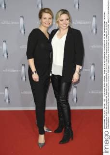 Annette Frier mit Schwester Caroline Frier bei der Verleihung des Deutschen Fernsehpreises 2016 in den Düsseldorfer Rheinterrassen. Düsseldorf, 13.01.2016 Foto:xS.xGabschx xFuturexImage