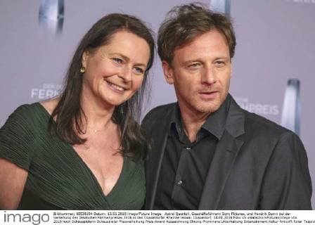 Astrid Quentell, Geschäftsführerin Sony Pictures, und Hendrik Duryn bei der Verleihung des Deutschen Fernsehpreises 2016 in den Düsseldorfer Rheinterrassen. Düsseldorf, 13.01.2016 Foto:xS.xGabschx xFuturexImage