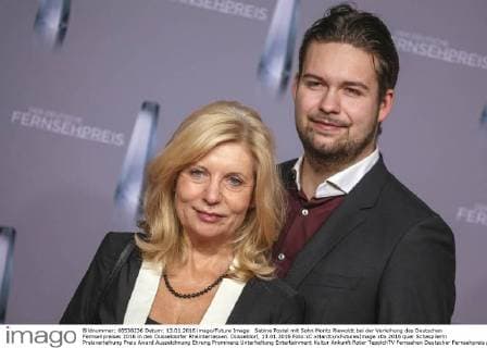 Sabine Postel mit Sohn Moritz Riewoldt bei der Verleihung des Deutschen Fernsehpreises 2016 in den Düsseldorfer Rheinterrassen. Düsseldorf, 13.01.2016 Foto:xC.xHardtx xFuturexImage