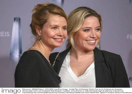 Annette Frier mit Schwester Caroline Frier bei der Verleihung des Deutschen Fernsehpreises 2016 in den Düsseldorfer Rheinterrassen. Düsseldorf, 13.01.2016 Foto:xC.xHardtx xFuturexImage