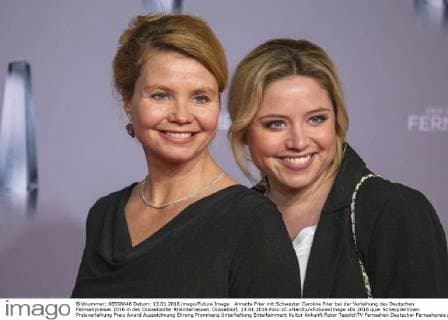 Annette Frier mit Schwester Caroline Frier bei der Verleihung des Deutschen Fernsehpreises 2016 in den Düsseldorfer Rheinterrassen. Düsseldorf, 13.01.2016 Foto:xC.xHardtx xFuturexImage