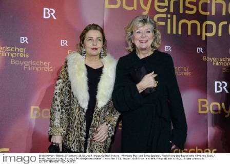 Michaela May und Jutta Speidel Verleihung des Bayerische Filmpreis 2015 Preis, Auszeichnung, Ehrung Prinzregententheater München 15. Januar 2016